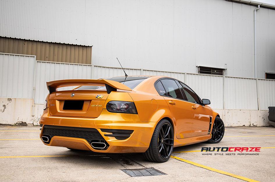 HOLDEN-COMMODORE-VOSSO-SATIN-BLACK